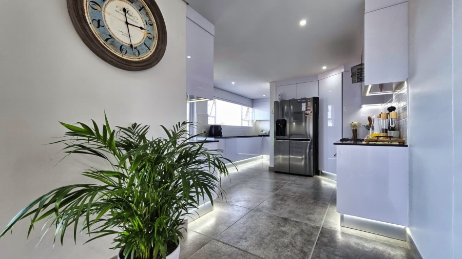 3 Bedroom Property for Sale in Dana Bay Western Cape